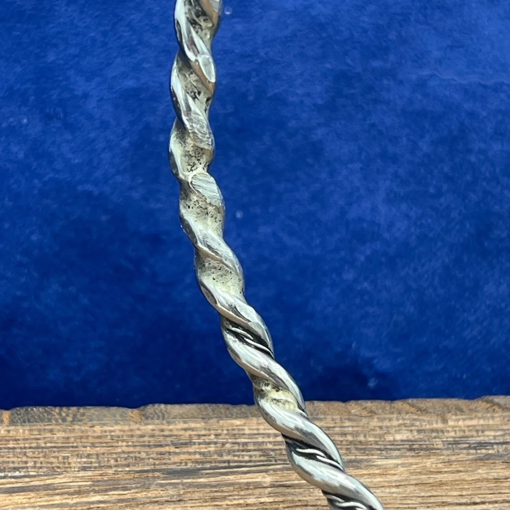 Twisted bangle - Picture 2 of 2